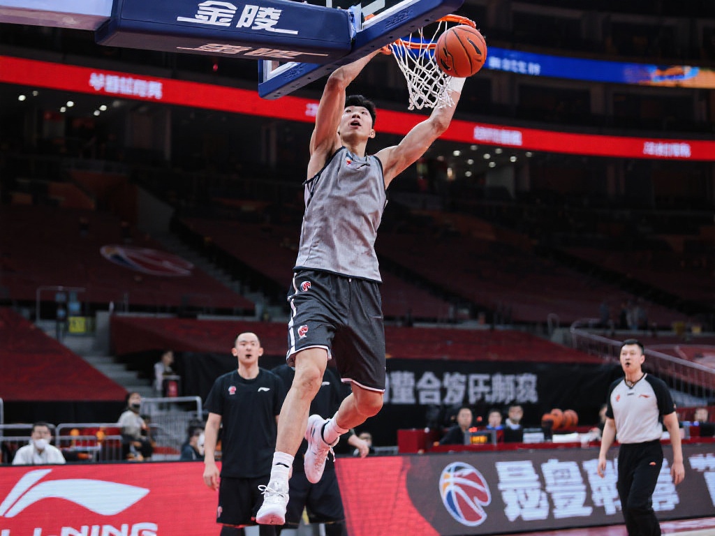 但他在中场 但他在中场